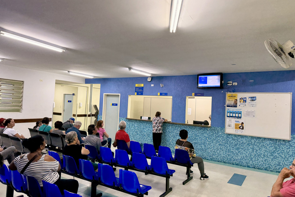 Recepção atual na UBS Jardim Satélite antes das intervenções de melhoria.