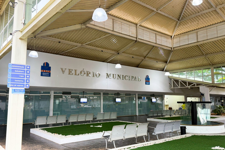 Pátio do velório municipal